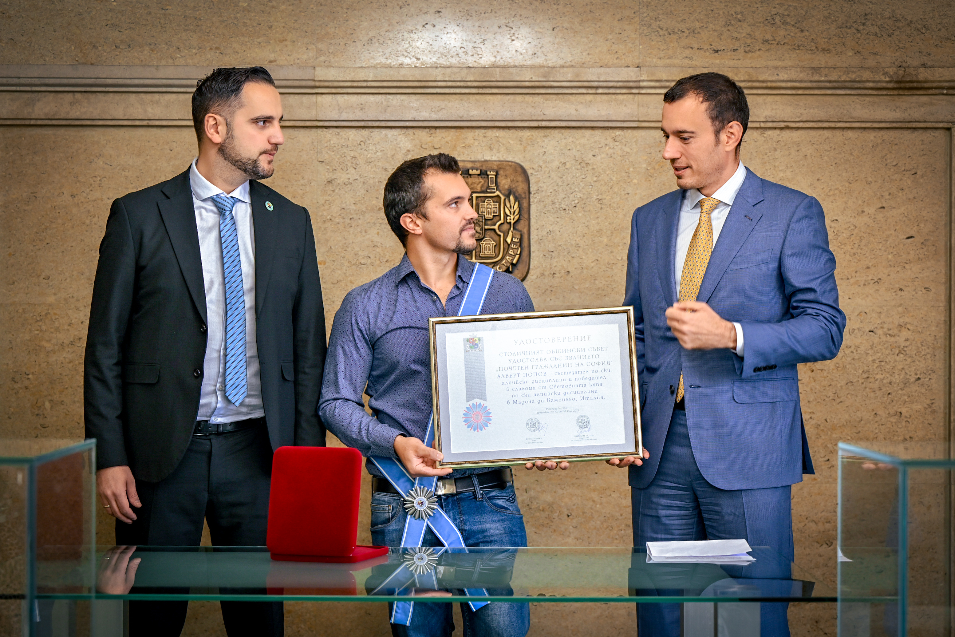 Почетен гражданин (1)