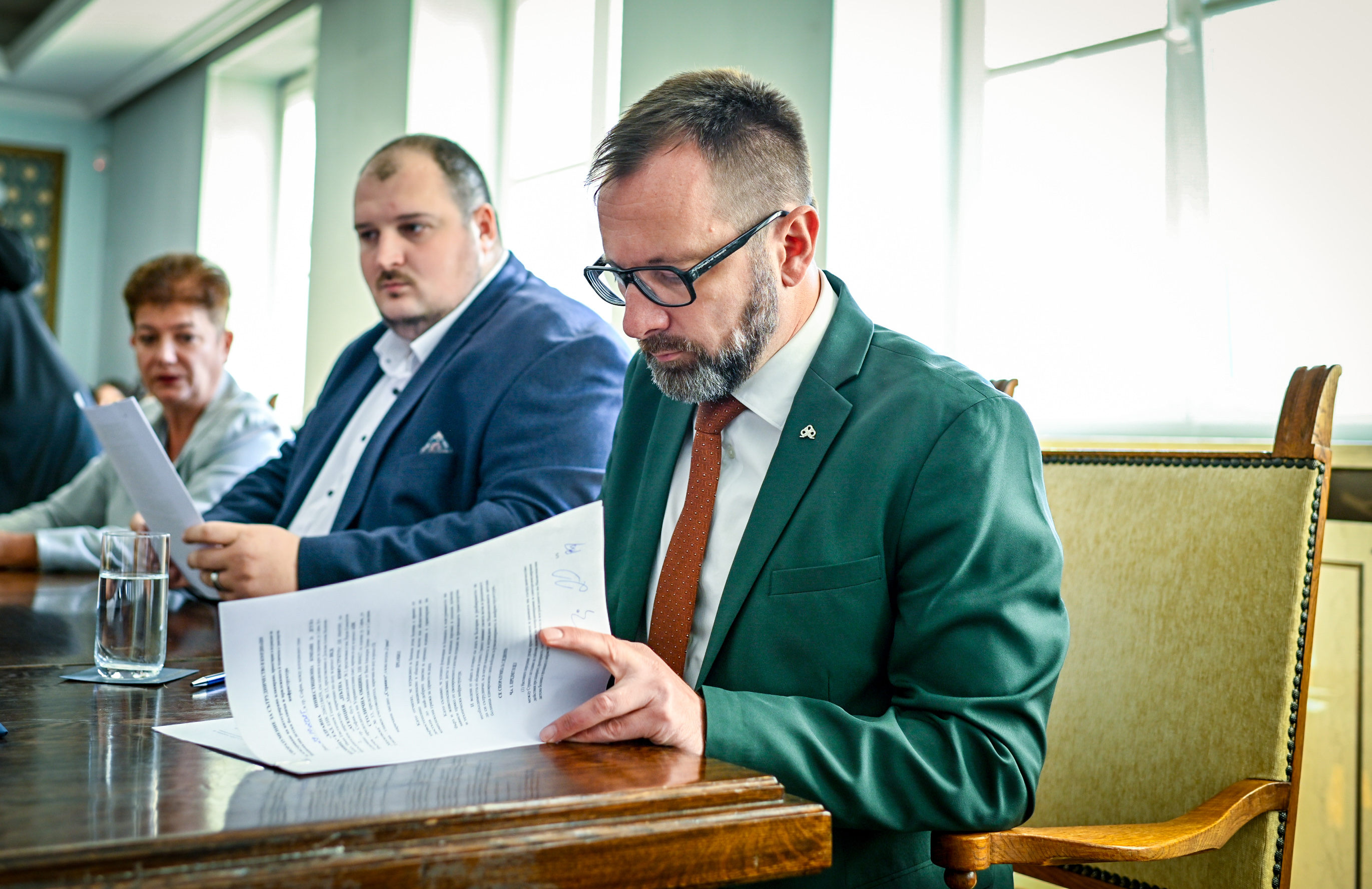 институция