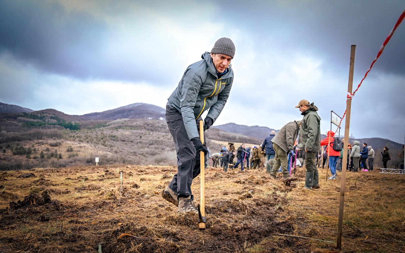 Десетки доброволци (2)