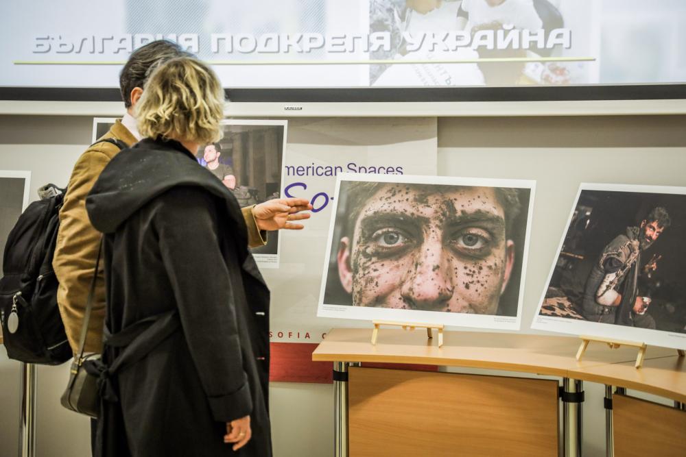 Изложба с фотографии „Година на съпротива“
