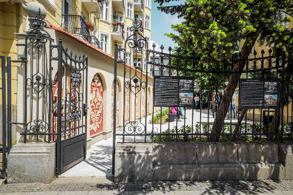 Столичната община обнови дворното пространство към къщата на ул. “Париж“ № 1, която е недвижима културна ценност