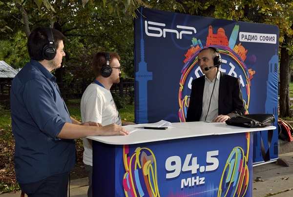 Фотоизложба „Вижте гласовете на Радио София“ беше открита пред НДК