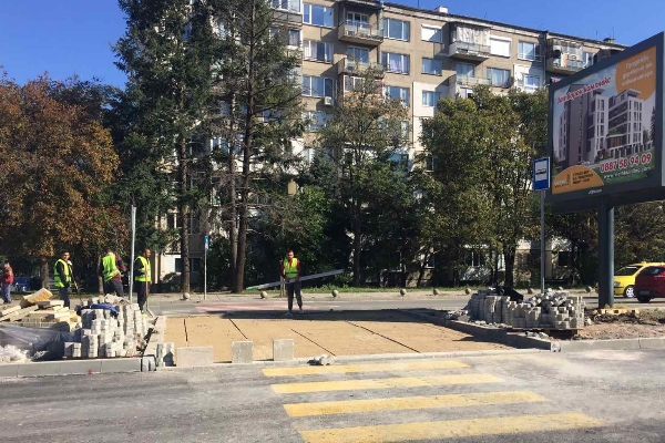До средата на ноември се предвижда да бъде завършено южното пътно платно на бул. “Тодор Каблешков“