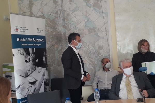 Инспектори могат да дават помощ при сърдечен арест