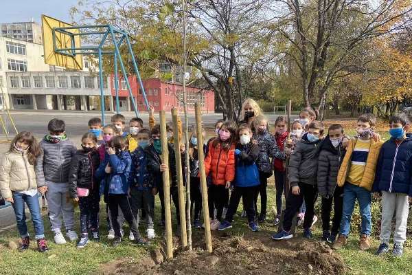 Продължава кампанията на Столичната община  за създавене на зелени пояси около столичните училища