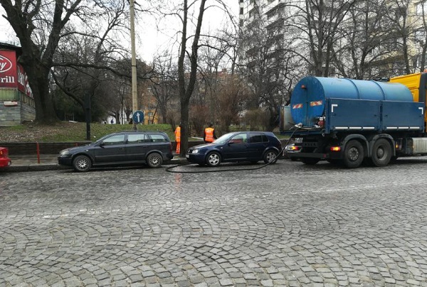 Започна миене на основни улици и булеварди