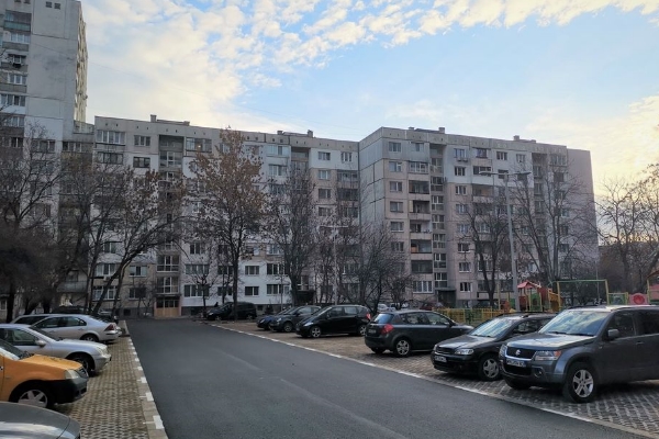 Ремонтирано е междублоковото пространство в Зона Б-18