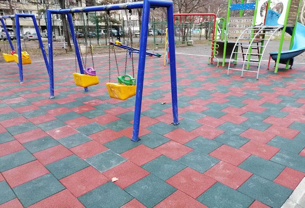 Обновена е детската площадка в градина „Сухото езеро“