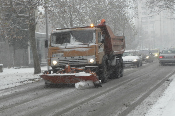 Общо 148 стегопочистващи машини извършиха обработки срещу заледяване в София