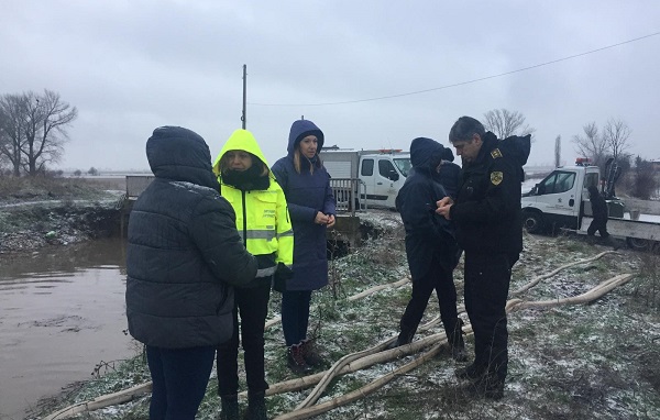 Фандъкова: Продължава работата на аварийните екипи и Столичната пожарна