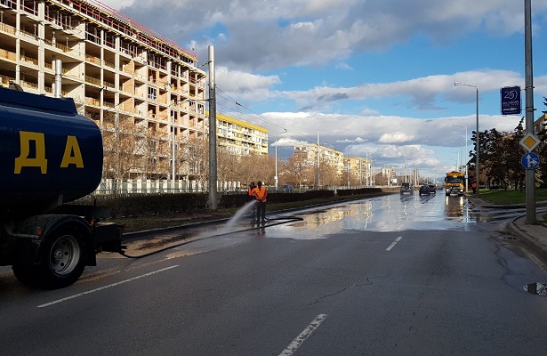 Съставени са три акта за непочистена ходова част на тежкотоварни автомобили