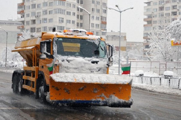 125  снегопочистващи машини са работили през изминалата нощ в столицата