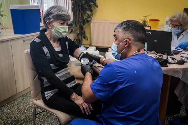 В София започна ваксинирането на възрастни хора срещу Ковид-19