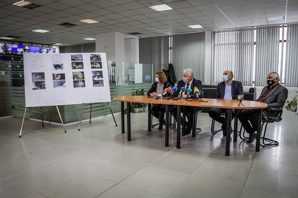 Продължава работата по отстраняване на техническия проблем в тунела на метрото