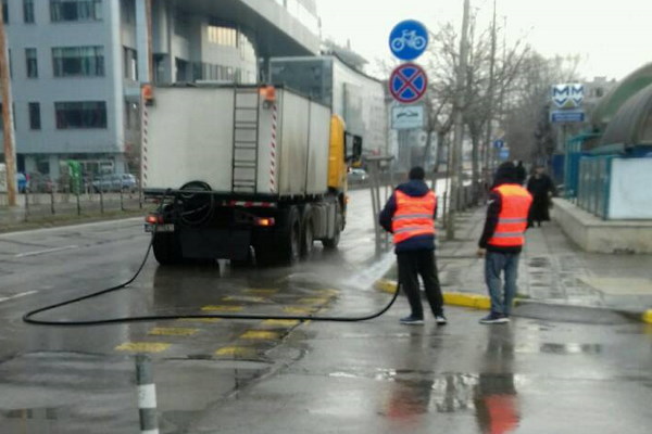 Мият бул. „П. Ю. Тодоров“ и бул. „Акад. Ив. Е. Гешов“