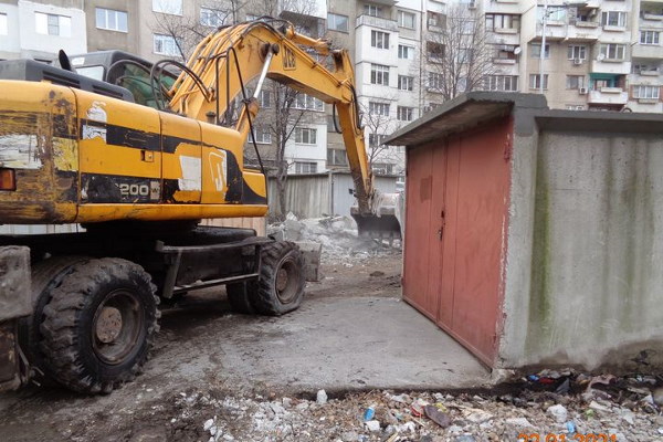 Приключи премахването на 196 гаражни клетки
