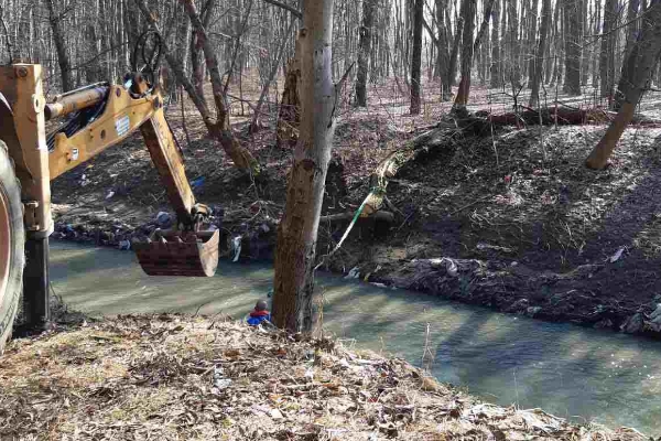 Започна почистването на критични речни участъци и дерета