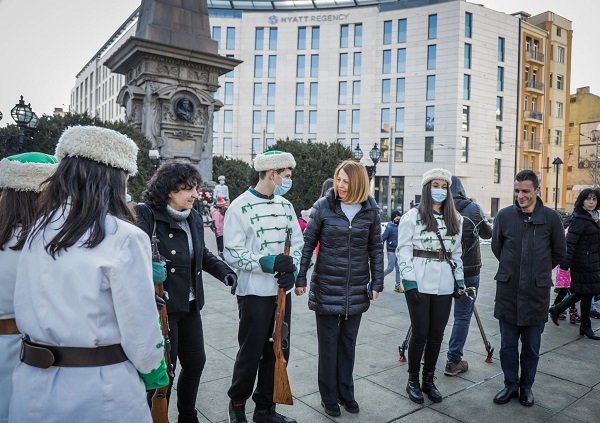 Кметът Йорданка Фандъкова поднесе цветя на паметника на Васил Левски