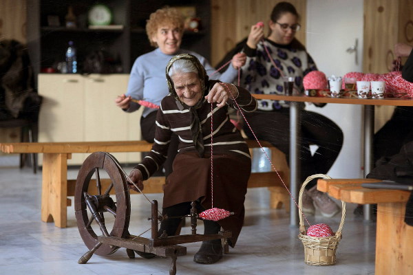 Столичният район „Нови Искър“ подготви над 10 000 метра от мартеница