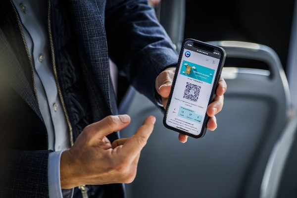 Електронна карта за еднократно пътуване в градския транспорт е достъпна онлайн през приложението MPASS