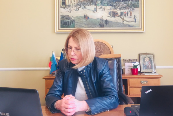 Кметът Фандъкова участва в онлайн среща на Комитета на регионите