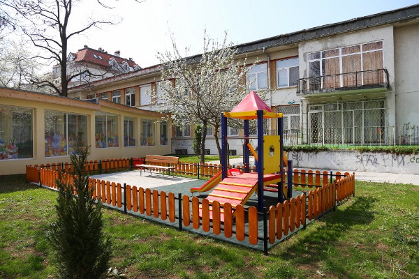 За учебната 2021/22 година ще бъдат обявени с 1330 повече места за децата в яслена и първа градинска група в сравнение с 2020 година