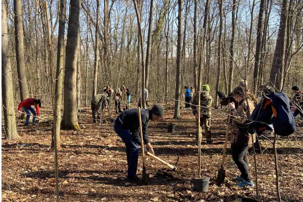 Студенти взеха участие в залесителна инициатива на Столична община