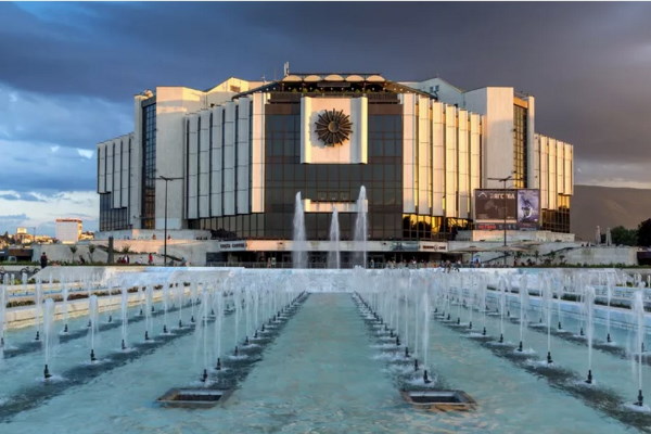 „Льо Фигаро“ със статия за София: „Защо не София? Артистичен и различен уикенд в столицата на България“