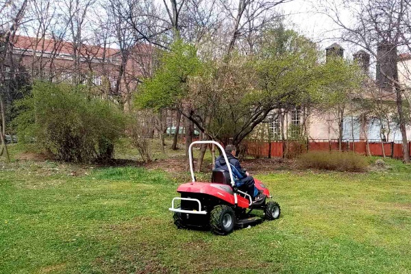 Започна първото косене  в парковете и градините на София