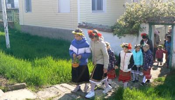 Пролетният обичай Лазаруване представя от читалище „Мургаш – 1929” в район Кремиковци
