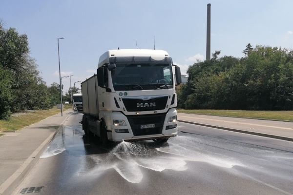 Поради горещото време ще се извърши допълнително миене на улици и булеварди в София