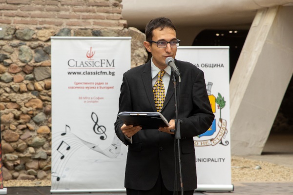 „Европейски музикален фестивал“ награждава изявени български дейци на изкуството и културата с отличието „Златно перо“ (21 май)