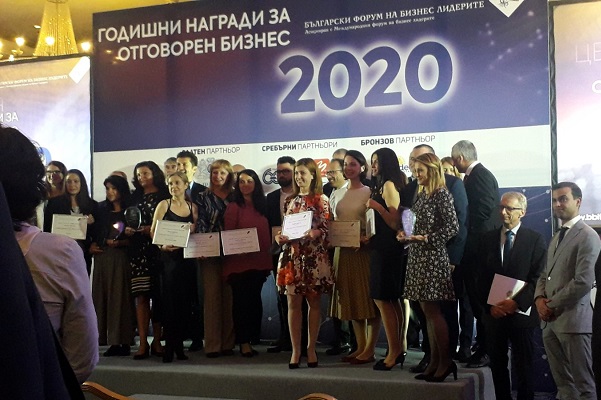 Кметът на София Йорданка Фандъкова връчи наградите в категорията „Маркетинг, свързан с кауза“ в 18-то издание на  „Годишните  награди за отговорен бизнес“