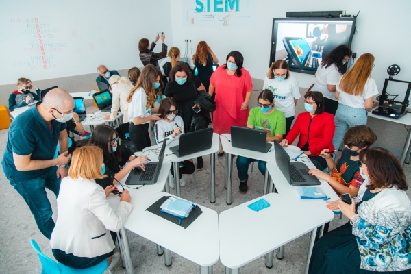 Фандъкова: 32 столични училища ще имат STEM кабинети до края на годината