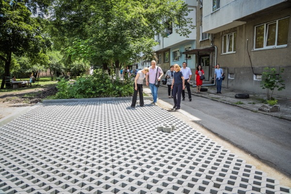 Фандъкова: В район „Надежда“ изграждаме паркинги за 250 паркоместа