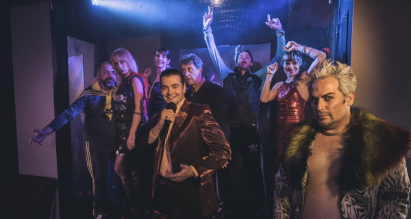 „Попфолк хроники: Бели птици и куршуми“ на Малък градски театър „Зад канала“ на 29 юни в Парк-театър „Борисова градина“