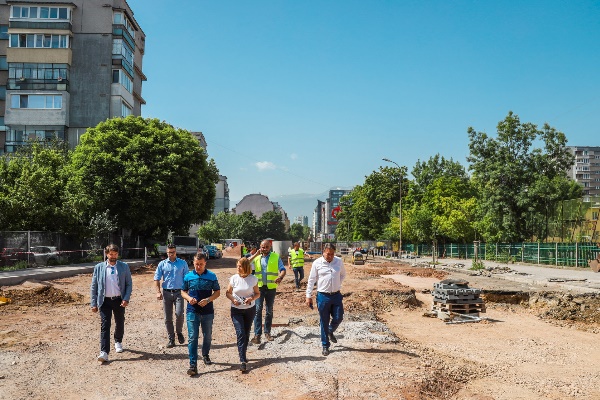 Кметът Фандъкова провери реконструкцията на ул. 
