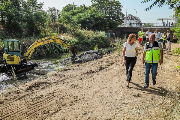 Кметът Фандъкова провери почистването на река Слатинска