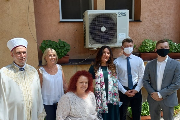 Посланик Мустафа, д-р Хаджи и зам.-кметът Атанасова посетиха общински център за настаняване от семеен тип