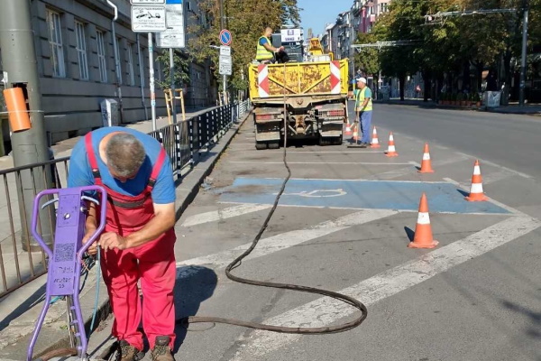 Започна обособяването на велоалеи в участък от бул. “Патриарх Евтимий“