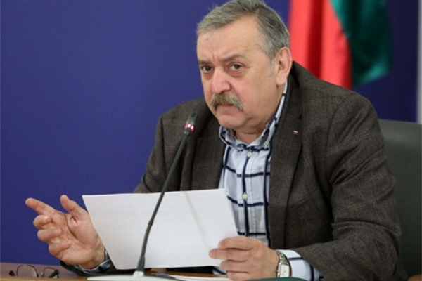 Проф. Кантарджиев консултира работещите в общинските предприятия за ваксинацията срещу COVID-19