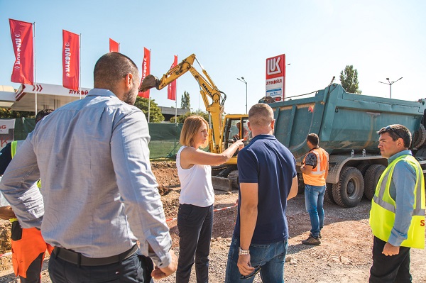 Кметът на София Йорданка Фандъкова провери изпълнението на строителните дейности на ул. „Първа българска армия“