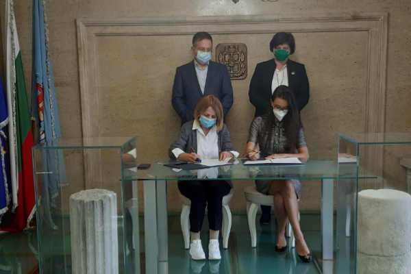 Кметът на София Йорданка Фандъкова подписа меморандум за сътрудничество с Американско-българската камара в САЩ