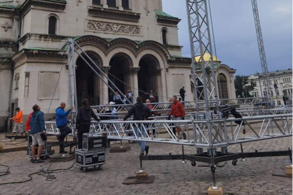 Започва изграждането на сцената за Гала концерта на Соня Йончева и Пласидо Доминго в София