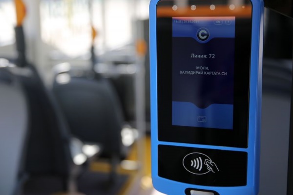 Банковите карти стават и „умен“ превозен документ, пътуваме за максимум 4 лева цял ден