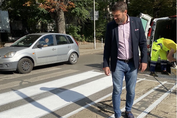 До 15 септември пешеходните пътеки до училищата ще бъдат освежени