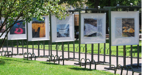 Първите проекти на Кристо и Жан-Клод в изложба в Галерията на открито в Градската градина