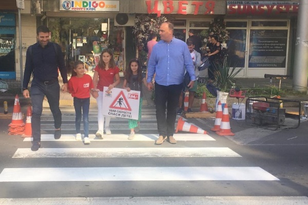 Зам.-кметът Кристиан Кръстев: Обновяваме маркировката около учебните заведения