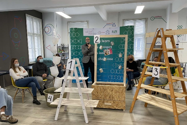 Прототипи на вертикални градини представиха днес студенти в SofiaLab