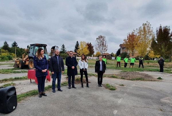 Започна изграждането на нова спортна площадка в Мировяне